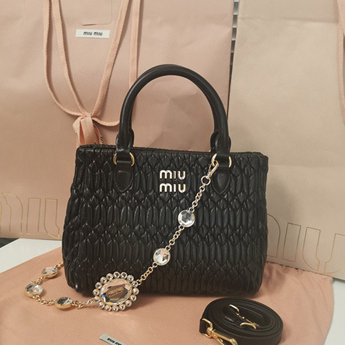 미우미우 크리스털 나파 토트백 5BA067