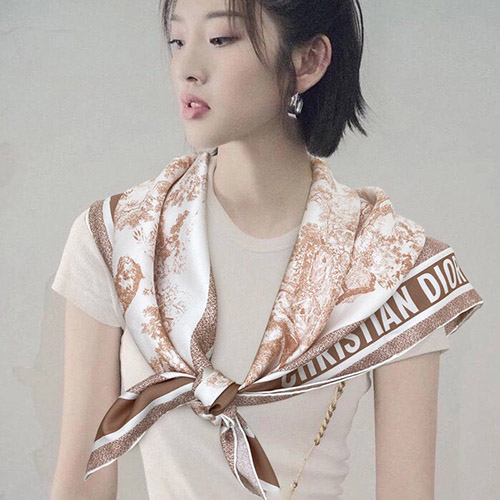 디올 신상 스카프 LV2305170
