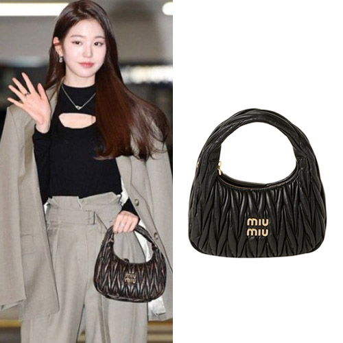 미우미우 마테라쎄 새틴 호보백 5BC125